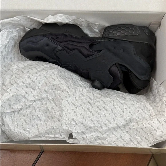 New in Box Reebok instapump limited release 10.5 - www  display picture 3